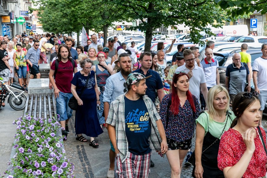 Marsz "Lockdown Nigdy Więcej" przeszedł przez Białystok