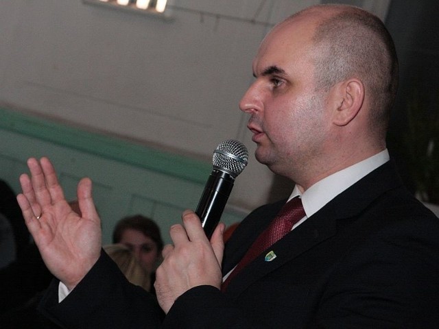 Burmistrz Tomasz Watros rządzi gminą od grudnia 2010 r. W środę zaprasza mieszkańców na spotkanie w Liceum Ogólnokształcącym.