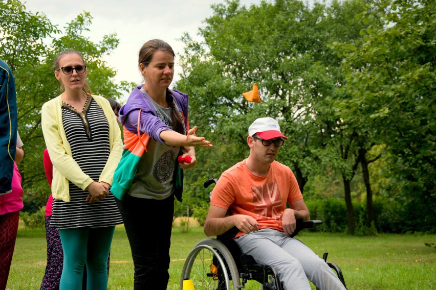 To była wyjątkowa impreza sportowo - rekreacyjna dla niepełnosprawnych z Kielc. Zorganizowało ją stowarzyszenie "Z Nami Raźniej" [ZDJĘCIA]