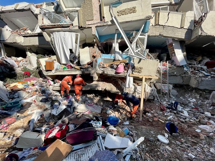 Trzęsienie ziemi w Turcji. Polscy ratownicy zlokalizowali kolejną żywą osobę. Od kilkunastu godzin próbują ją wydostać spod gruzów w Besni