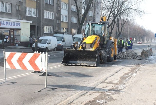 W sobotę duża awaria zdarzyła się przy ulicy 11 &#8211; Listopada. Ekipa pogotowia wodociągowego usterkę usuwała wiele godzin. 