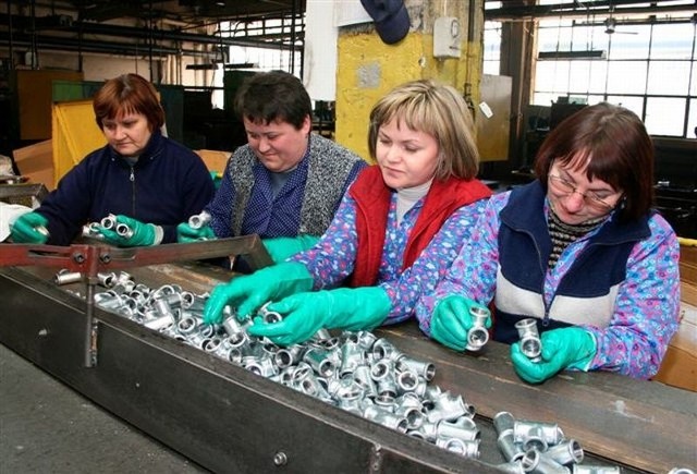 W Fabryce Łączników funkcjonuje jeszcze wydział obróbki mechanicznej, ale do pracy przychodzi tylko połowa zatrudnionych w nim osób.