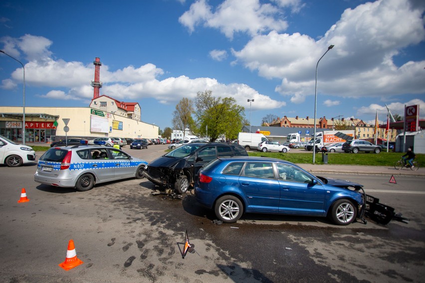 Wypadek na skrzyżowaniu ulic Wolności i Solskiego w Słupsku