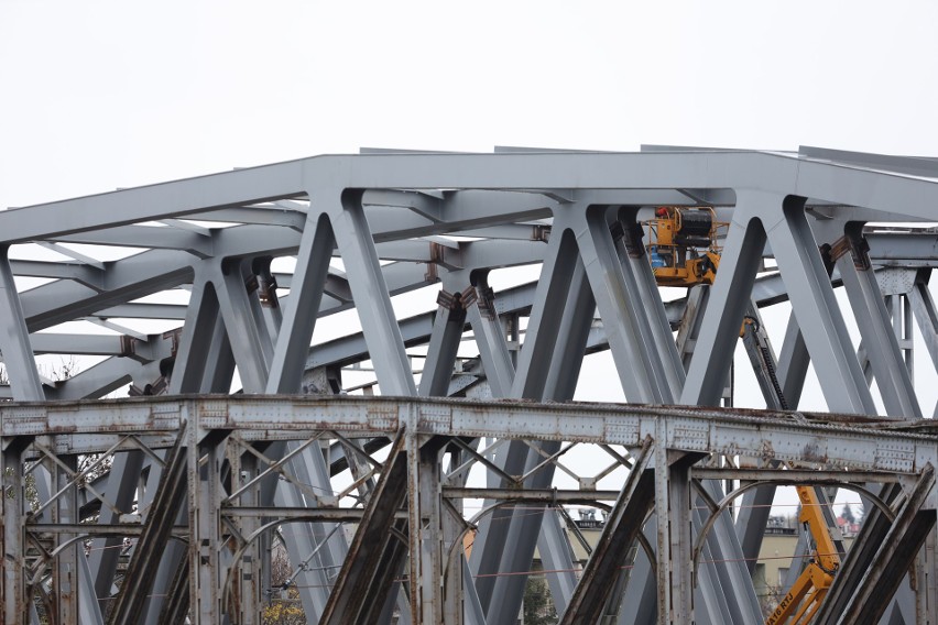Dobiega końca budowa nowego mostu kolejowego w Przemyślu. 15 listopada odbyła się próba obciążeniowa