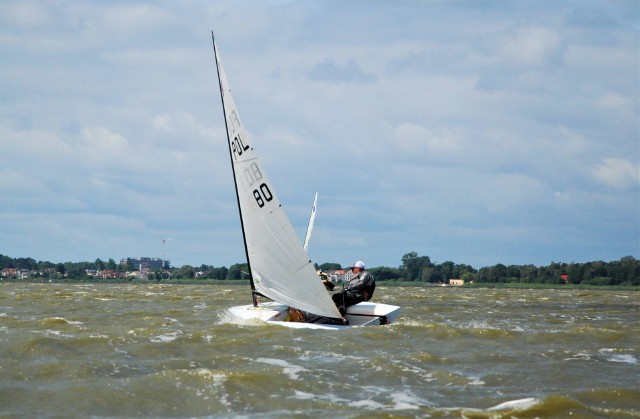 W 8. Bałtyckim Pucharze Klas mogli uczestniczyć zawodnicy, którzy mają uprawnienia wynikające z Kodeksu Uprawnień World Sailing.