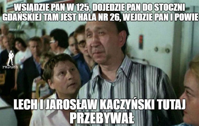 "Przebywali w hali" - memy na temat tablicy z braćmi Kaczyńskimi hitem internetu