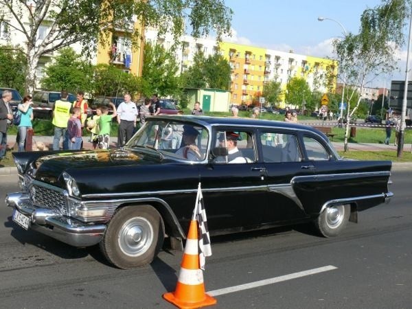 Zabytkowe pojazdy w Stalowej WoliRadziecka Czajka ze Świdnika wzbudzala zywe wspomnienia.