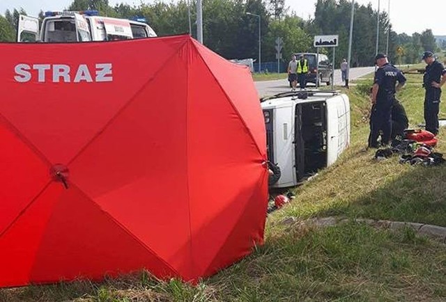 Wypadek w Porosłach. Kierowca przygnieciony przez własny samochód