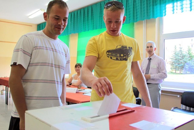 Marcin Piwowarski i Krzysztof Kościński  zagłosowali po godz. 10, a potem pojechali rowerami na plażę