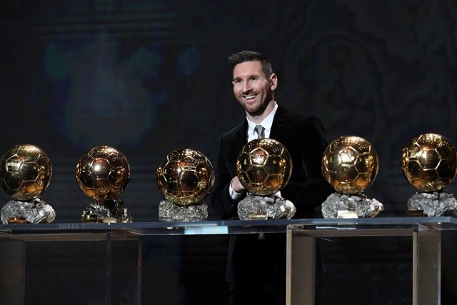 Lionel Messi z sześcioma Złotymi Piłkami, uznany przez brytyjski magazyn  „Four Four Two” za piłkarza wszechczasów