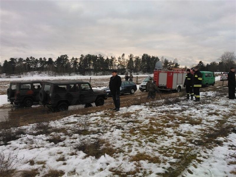 Zator na Pisie. Saperzy wysadzali lód na rzece