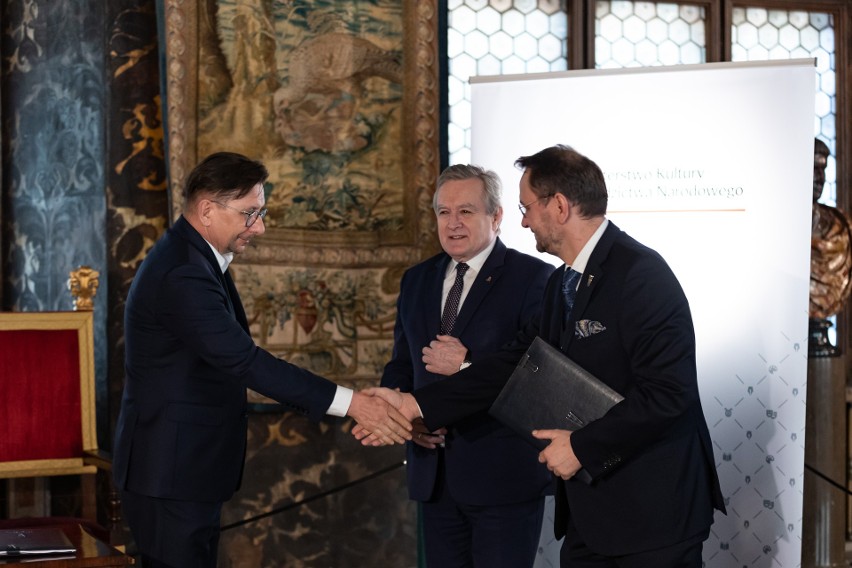 W sobotę na Wawelu podpisano umowę na realizację projektu...