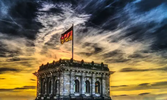 Bundestag - jeden z symboli niemieckiej, niezłomnej, jedynie słusznej demokracji