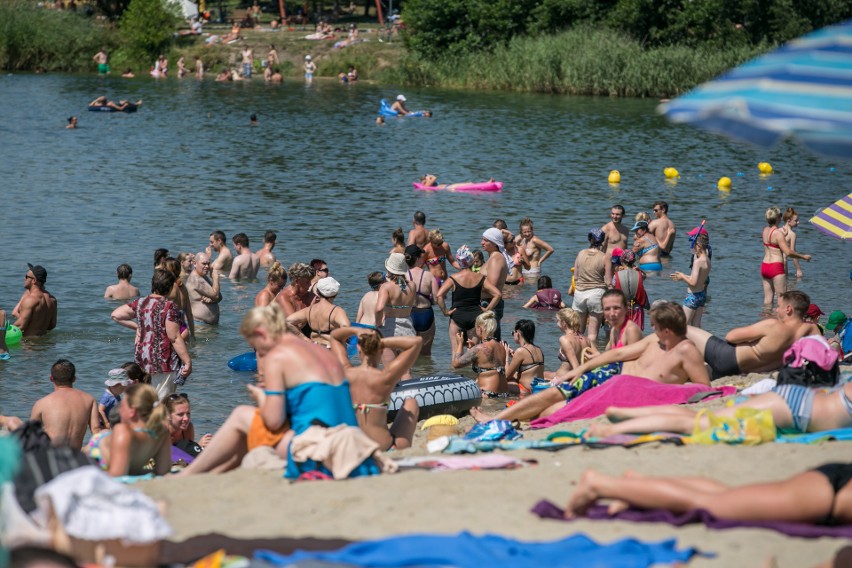 Upały w Krakowie. Krakowianie wypoczywają na Bagrach [ZDJĘCIA]