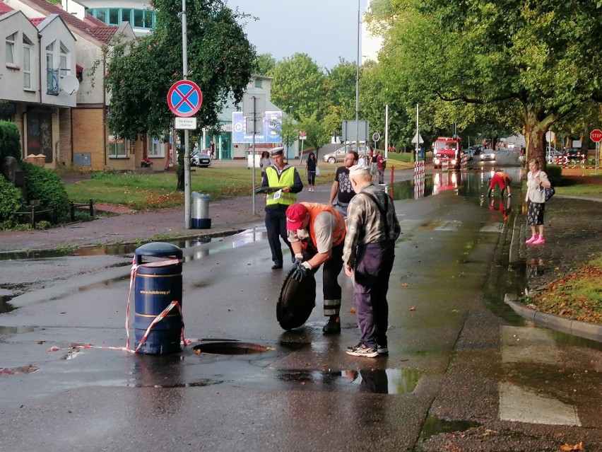 Burza przeszła także nad Kołobrzegiem. Efekt? Zalane ulice,...