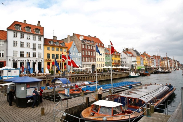 Podczas wycieczek można zwiedzić port i przystań królewską, uczestniczyć w odprawie Gwardii Królewskiej i spróbować piwa w Browarach Carlsberg.