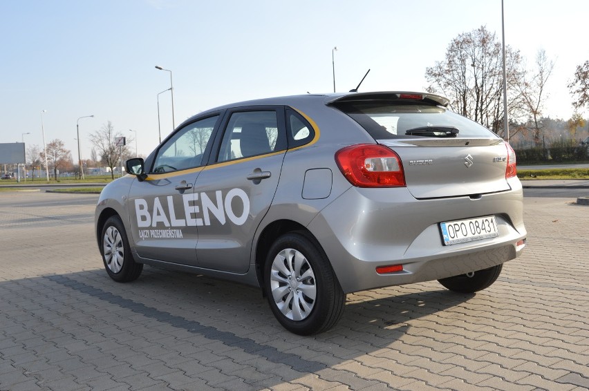 Suzuki baleno – przestronny hatchback z małymi silnikami