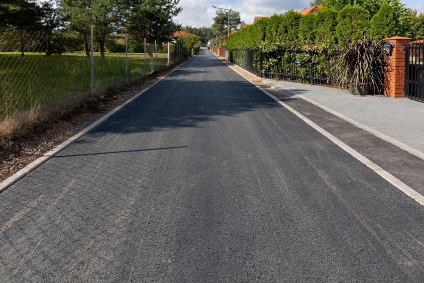 Długo wyczekiwana budowa drogi w Głuchowie, w gminie Grójec zakończona. Sprawdź, co zostało zrobione 