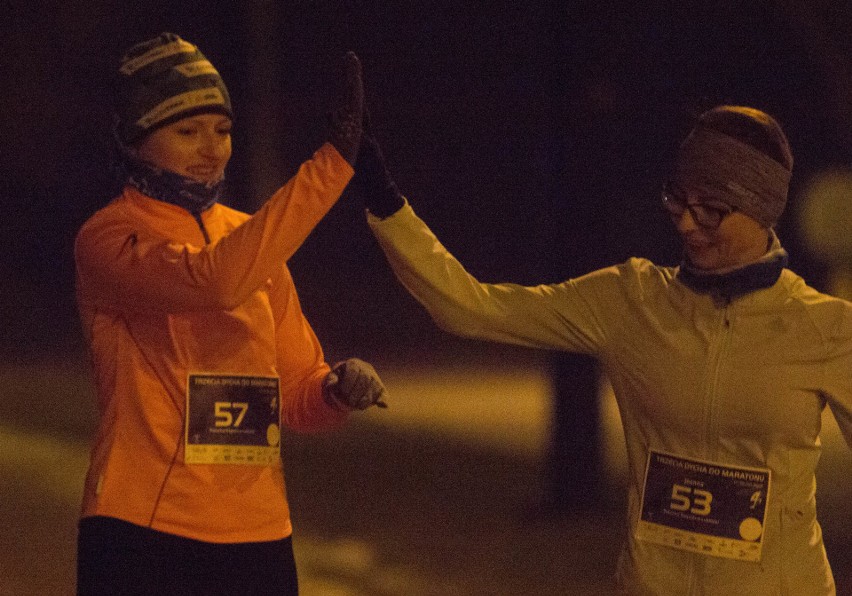 Trzecia Dycha do Maratonu 2018. Nocne marki biegowe w akcji (ZDJĘCIA, WIDEO)