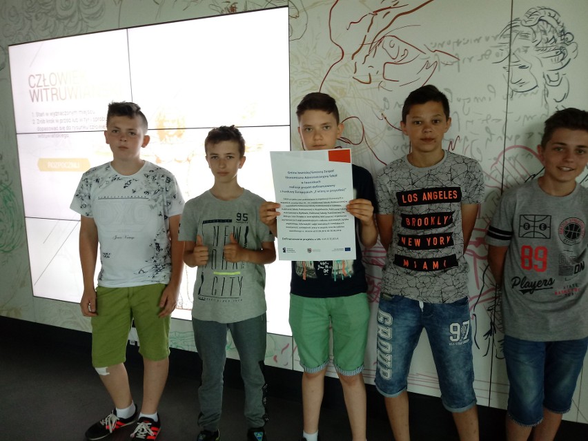 Uczniowie ze szkół z gminy Iwaniska odwiedzili Podzamcze Chęcińskie 