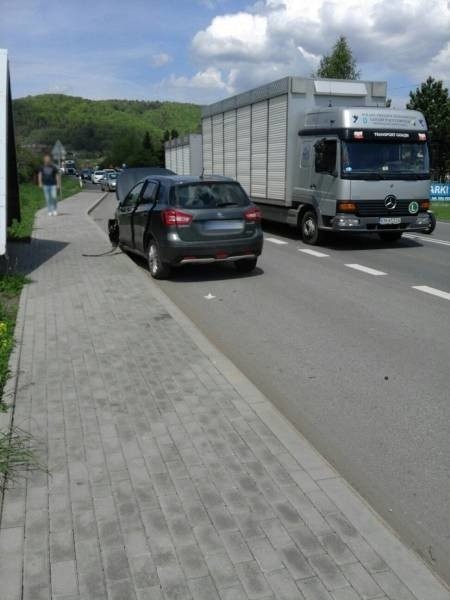 DK 75. Suzuki SX4 cross i volkswagen tiguan rozbiły się w Bilsku [ZDJĘCIA]