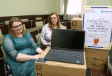Kieleckie szkoły otrzymały laptopy z polską i ukraińską klawiaturą. Trafiły do sześciu placówek. Zobacz zdjęcia 