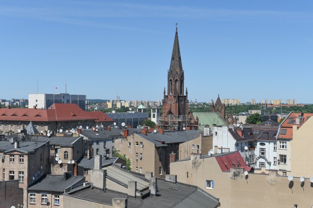 Jak wygląda panorama Poznania z Hotelu Lech przy ul. Święty Marcin? Nasz reporter był na ostatnim piętrze i zrobił zdjęcia. Zobaczcie je i przekonajcie się, że Poznań wygląda imponująco nie tylko z najwyższych tarasów widokowych w mieście.Przejdź do kolejnego zdjęcia --->ZOBACZ TAKŻE:Tarasy widokowe w Poznaniu naprawdę istnieją! [ZDJĘCIA]Panorama Poznania z zamku Przemysła: