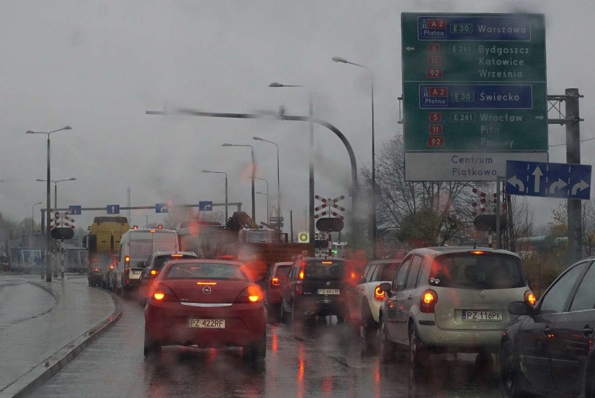 Na ulicach Gdyńskiej i Bałtyckiej kierowcy tkwią w ogromnych...