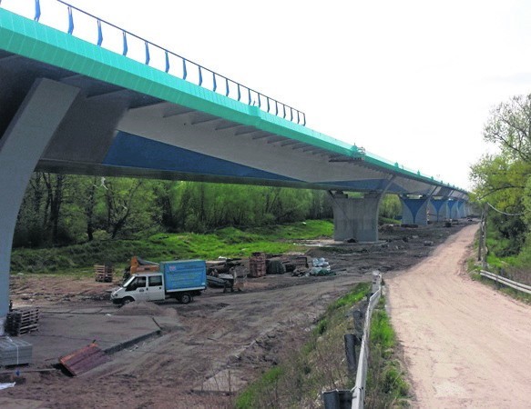 Nowy most na Wiśle ma długość 1026 metrów, a szerokość prawie 20. Stalowa konstrukcja składa się z 10 przęseł. 