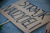 Strajk nauczycieli: Wielu pedagogów w wyniku strajku straciło pensję. Czy finanse wpłyną na decyzję o wznowieniu strajku we wrześniu?