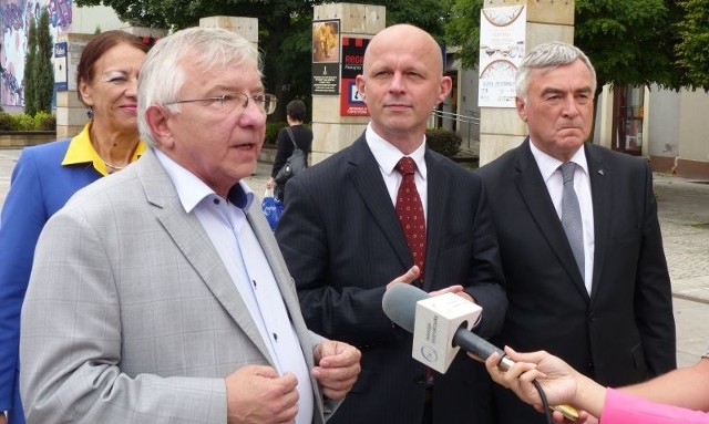 Od lewej: Krzysztof Lipiec, poseł Paweł Szałamacha, poseł Andrzej Bętkowski.