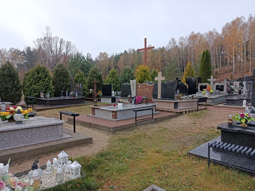 Cmentarz w Lelisie przed Dniem Wszystkich Świętych 2021. Zdjęcia nekropolii