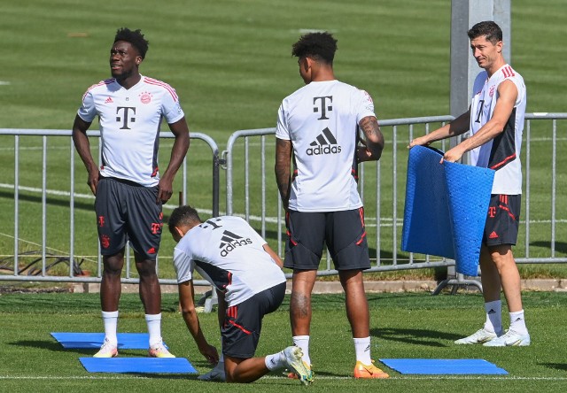Robert Lewandowski w towarzystwie partnerów z Bayernu Monachium