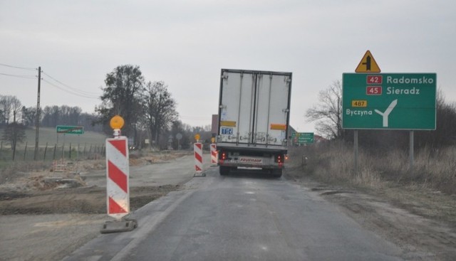 Nieczynny jest m.in. jeden pas drogi na odcinku z Gorzowa Śląskiego do Praszki.