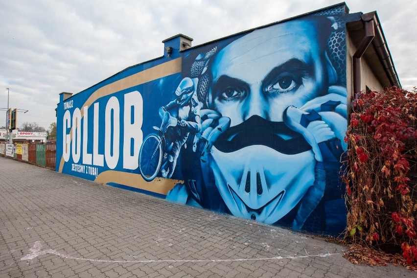 Mural Tomasza Golloba został odnowiony. Przypomnijmy, że 6...