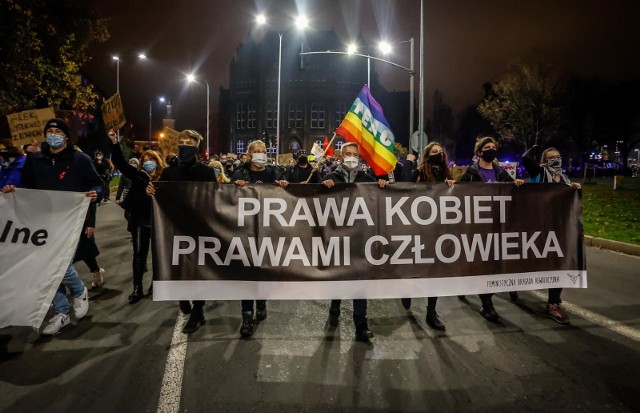 Na Pomorzu trwa kolejny dzień protestów kobiet przeciwko zaostrzeniu prawa aborcyjnego