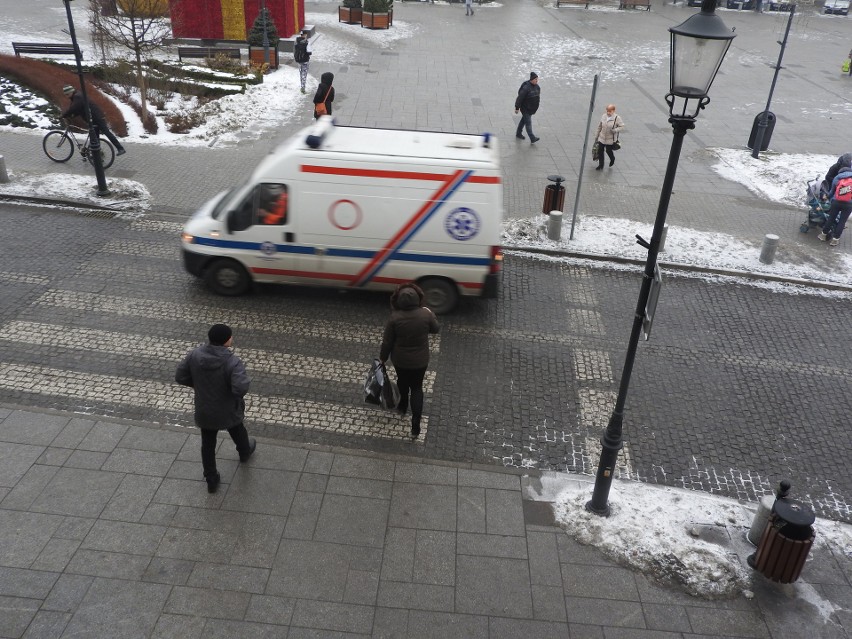 Dziś piesi muszą uważać, gdzie przechodzą. Wkrótce kierowcy...