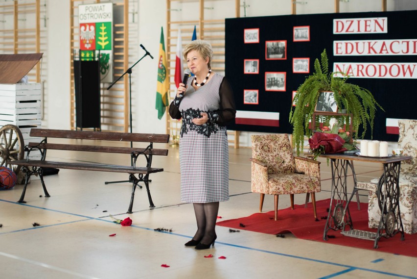 Dzień Edukacji Narodowej w powiecie ostrowskim. Nagrody i otwarcie boiska [ZDJĘCIA, WIDEO]