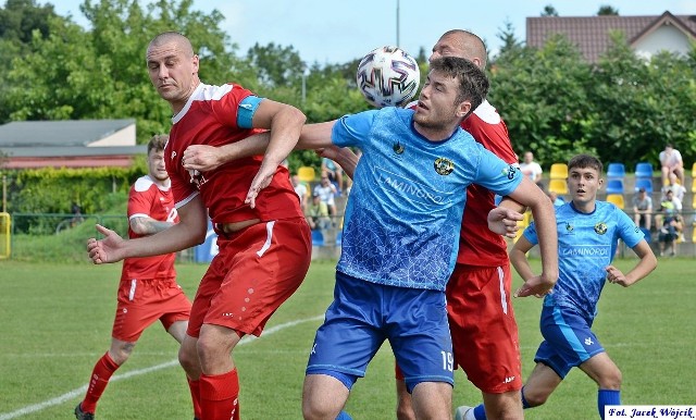W meczu 2. kolejki IV ligi zachodniopomorskiej Rasel Dygowo przegrał na swoim boisku 0:2 (0:1) z Wieżą Postomino.