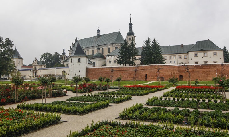 Nowe ogrody przy Bazylice w Leżajsku.