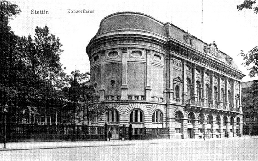 Budynek Filharmonii na rogu ul. Matejki i Małopolskiej