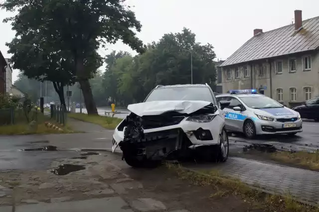 W środę po południu doszło do poważnej kolizji seata z mercedesem na ulicy Bałtyckiej w Słupsku