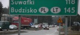 Gigantyczny korek przy wjeździe do Białegostoku. To Litwini ruszyli na zakupy (wideo)