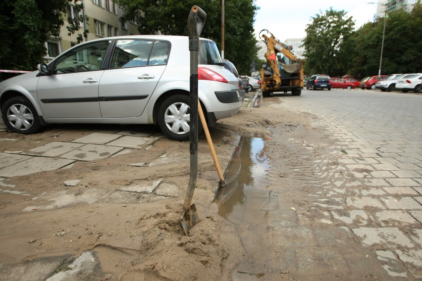 Awaria wodociągowa przy ul. Czarnieckiego na Szczepinie....