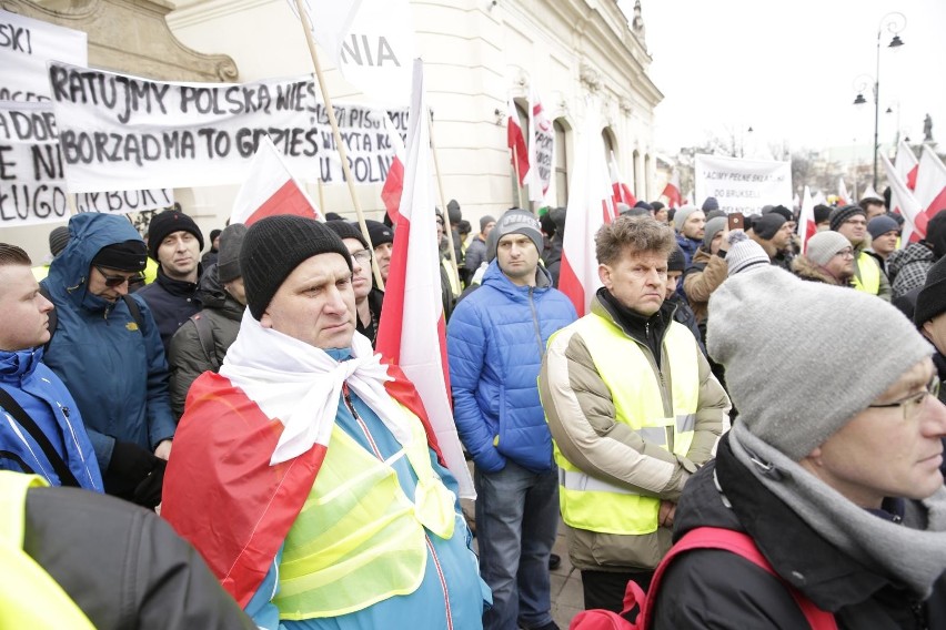 Protest rolników w Warszawie 6.02.2019. Pod Pałacem Prezydenckim było kilka tysięcy osób [zdjęcia]