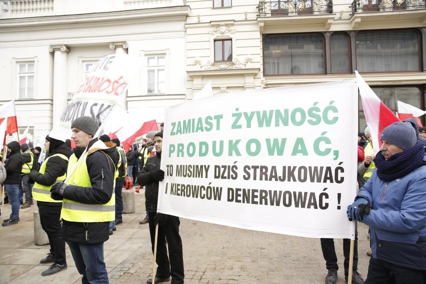 Protest rolników w Warszawie 6.02.2019. Pod Pałacem Prezydenckim było kilka tysięcy osób [zdjęcia]