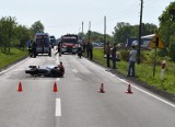 Wypadek w Wojciechowie. Śmigłowiec zabrał motocyklistę [zdjęcia]