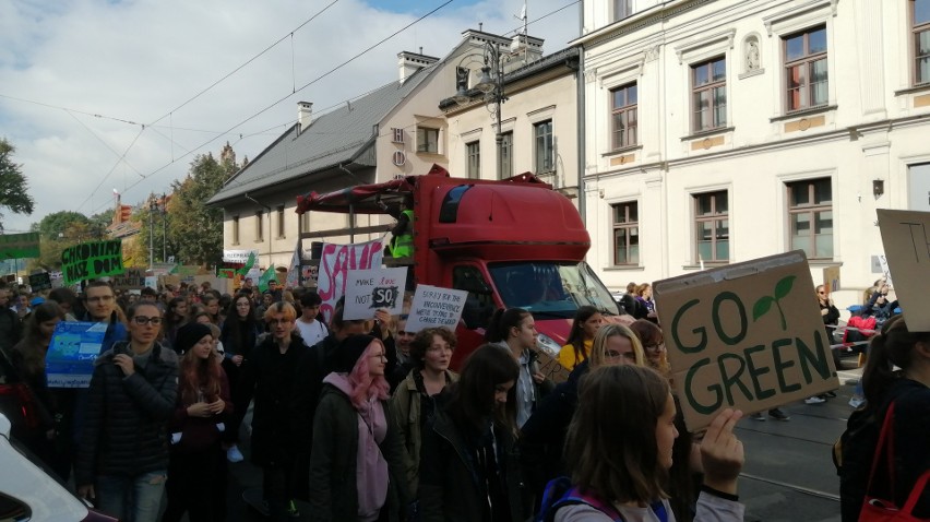 Wielki młodzieżowy strajk klimatyczny w Krakowie. "Chcemy mieć przyszłość!"