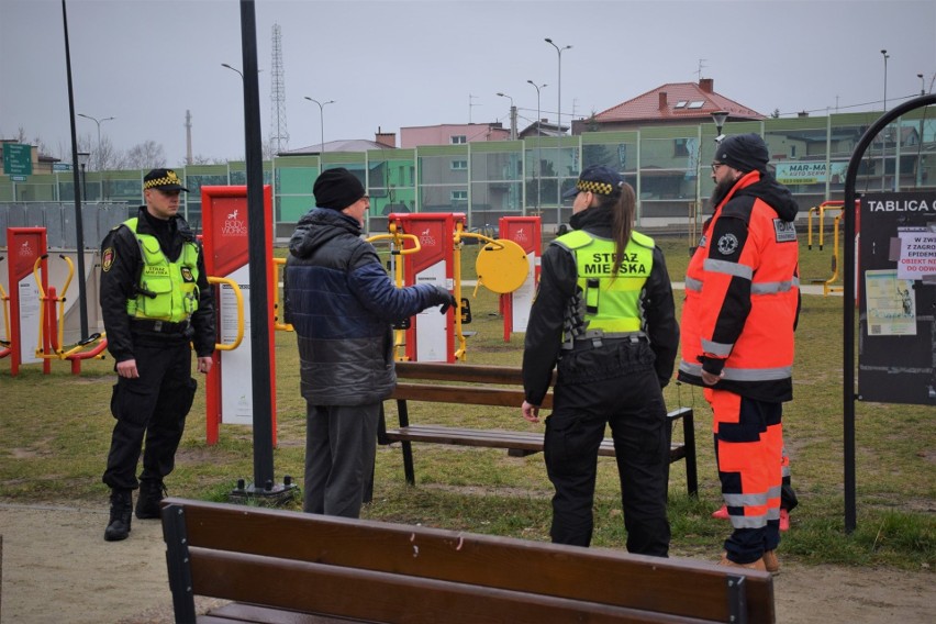 Koronawirus. Nowe ograniczenia dotyczące przemieszczania się. Policja i straż miejska nie zamierza legitymować bez powodu