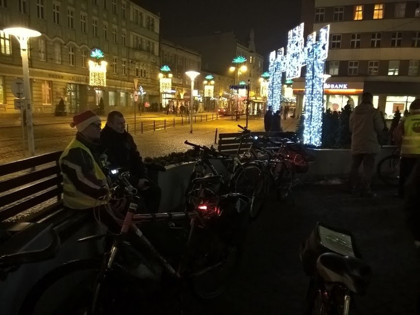 Mikołajkowa Masa Krytyczna odbyła się w Zabrzu, bo zimą na...